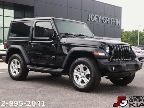 Used 2023 Jeep Wrangler Sport AWD/4WD image 3