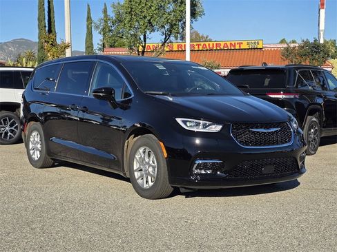 New 2026 Chrysler Pacifica Select image 1