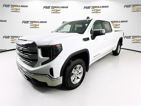 Used 2024 GMC Sierra 1500 SLE image 3