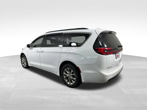 Used 2022 Chrysler Pacifica Touring-L AWD/4WD image 4