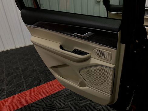 Used 2021 Jeep Grand Cherokee L Limited image 35