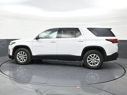 Used 2023 Chevrolet Traverse LS FWD image 2