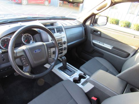 Used 2010 Ford Escape XLT image 15