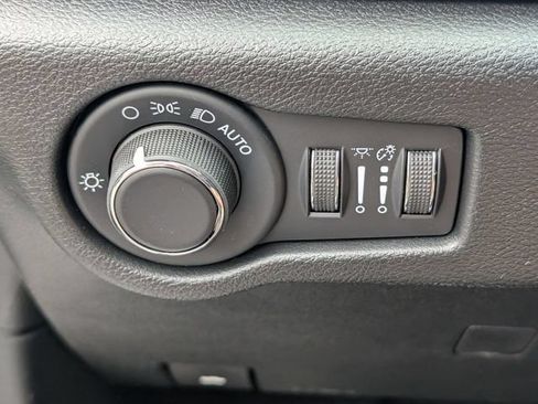 New 2027 Chrysler Pacifica Select FWD image 14