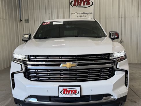 Used 2021 Chevrolet Suburban Premier w/ Premium Package AWD/4WD image 17