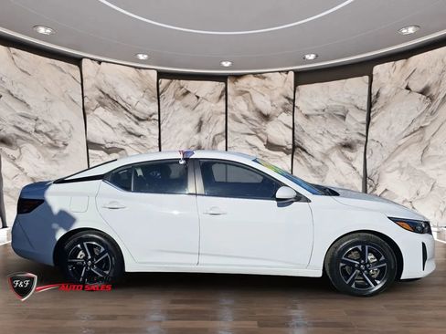 Used 2025 Nissan Sentra SV FWD image 4