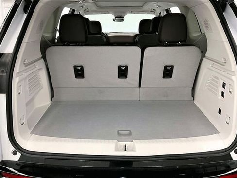 Used 2025 GMC Acadia Denali w/ Super Cruise Package image 40