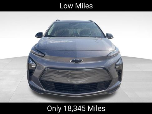 Used 2023 Chevrolet Bolt EUV LT w/ Comfort Package FWD image 2