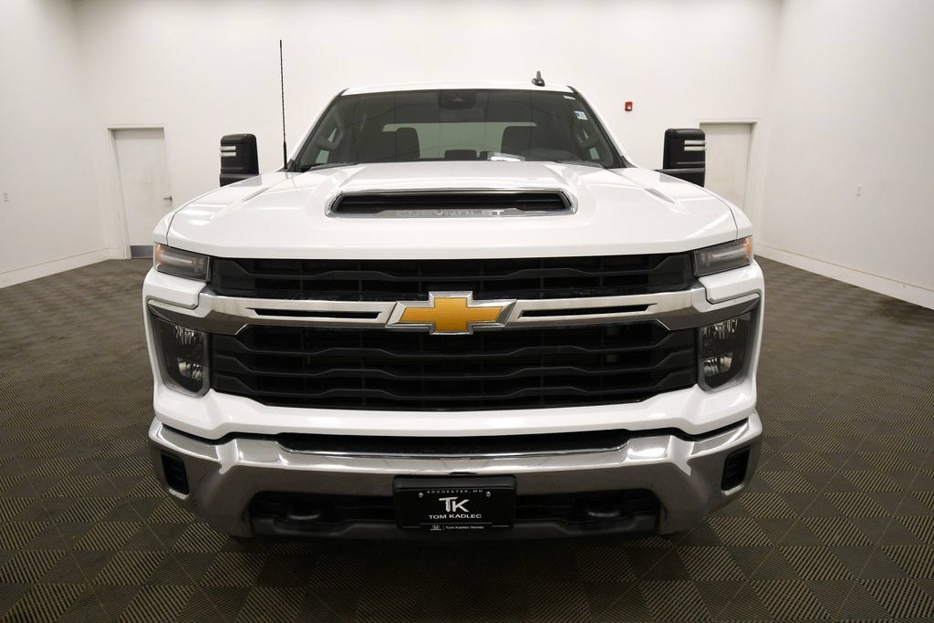 Used 2024 Chevrolet Silverado 2500 LT AWD/4WD image 10