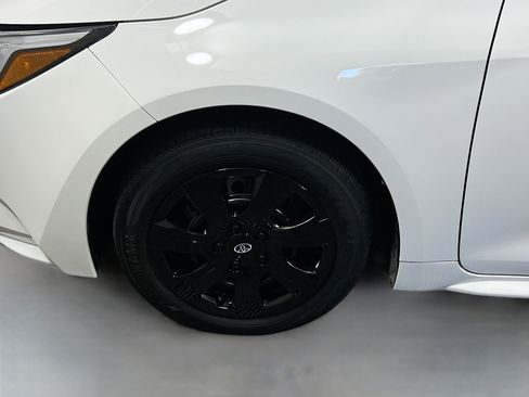 Used 2025 Toyota Corolla LE w/ Convenience Package image 13