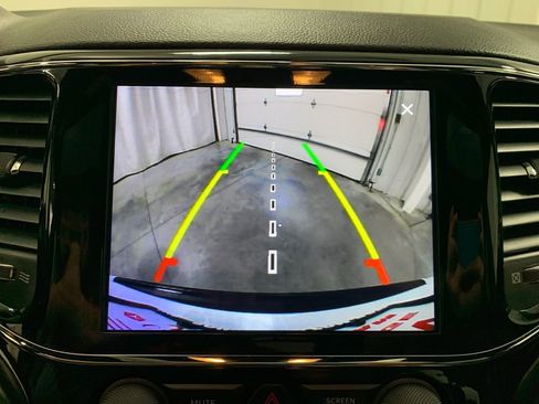 Used 2019 Jeep Grand Cherokee Altitude AWD/4WD image 9