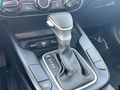 Used 2025 Kia Soul LX w/ LX Technology Package image 41