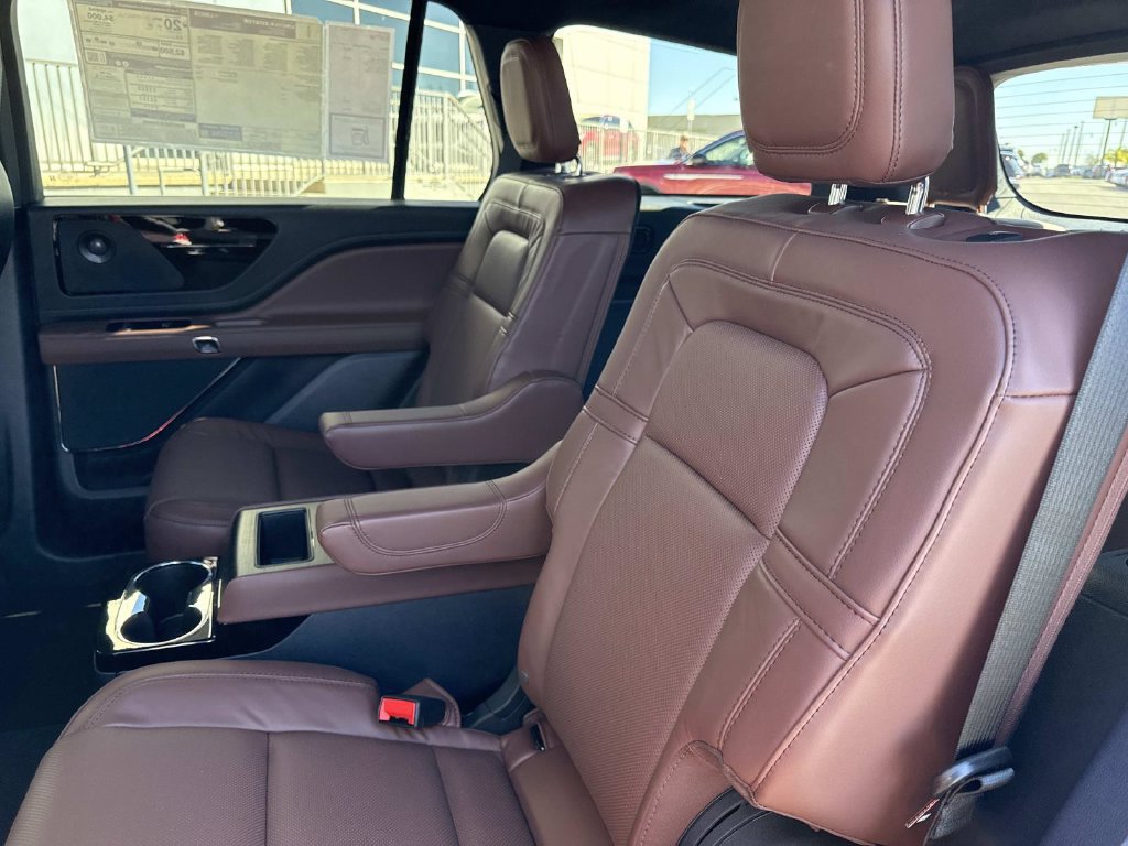 New 2026 Lincoln Aviator Reserve AWD/4WD image 14
