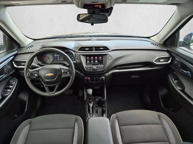 Used 2023 Chevrolet TrailBlazer LT FWD image 16