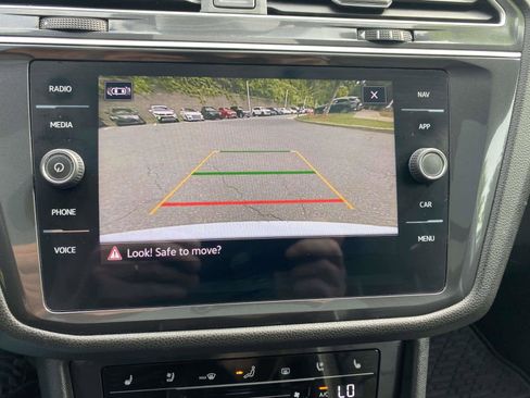 Certified 2023 Volkswagen Tiguan SEL R-Line AWD/4WD image 17