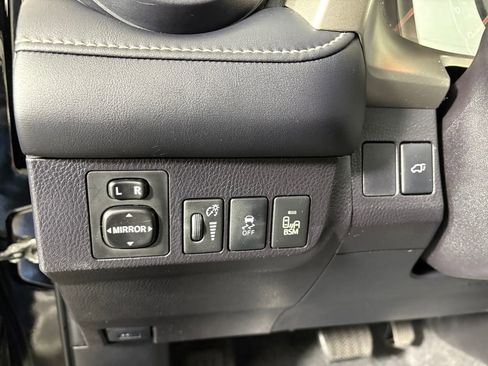 Used 2015 Toyota RAV4 Limited image 14