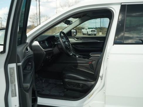 Used 2022 Jeep Grand Cherokee L Limited image 14