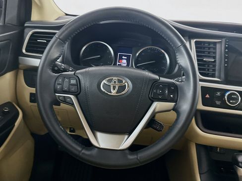 Used 2016 Toyota Highlander XLE AWD/4WD image 17