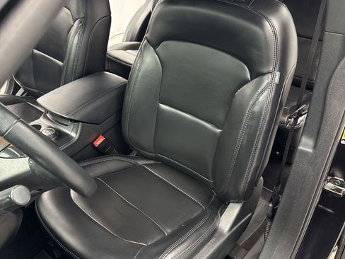 Used 2019 Ford Explorer XLT w/ Equipment Group 202A AWD/4WD image 9