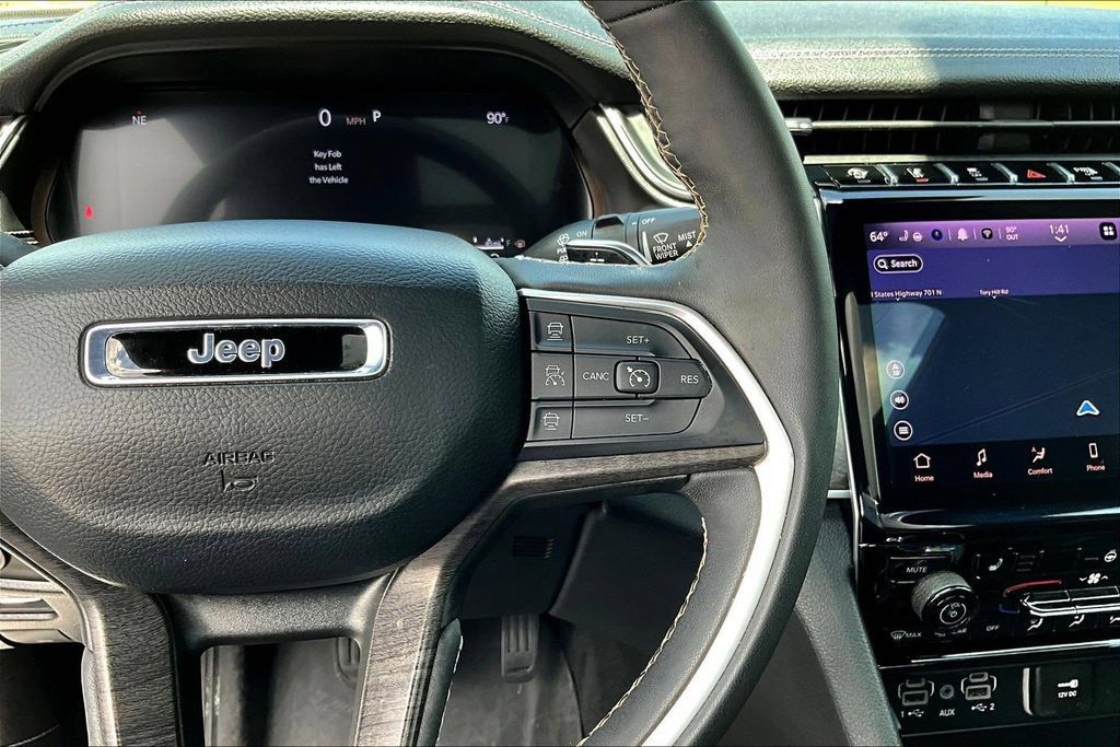 Used 2025 Jeep Grand Cherokee Limited w/ Black Appearance Package RWD image 14