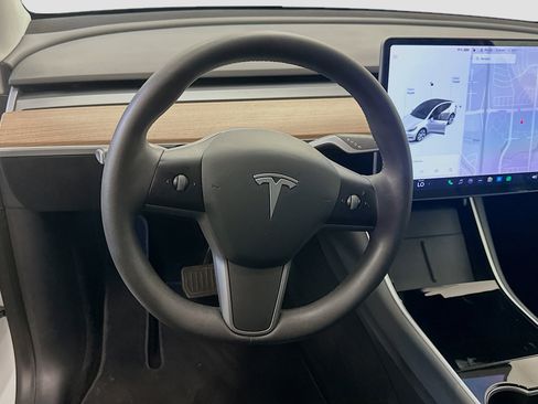 Used 2021 Tesla Model Y Long Range image 18