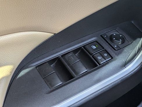 Used 2020 Toyota RAV4 XLE w/ Convenience Package FWD image 25