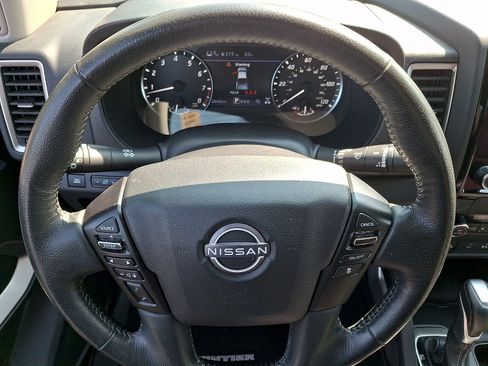 Used 2024 Nissan Frontier SV w/ Technology Package AWD/4WD image 17
