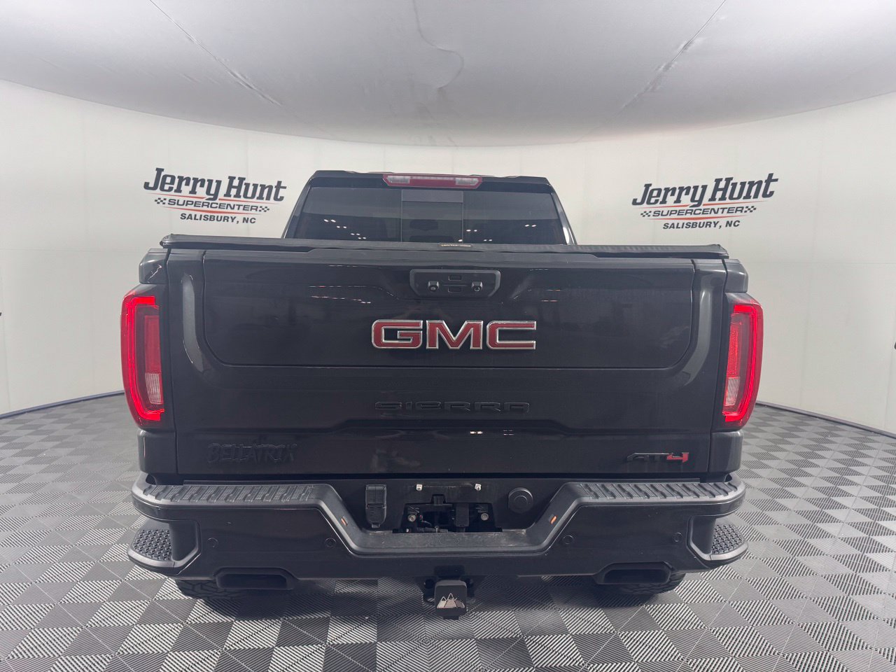 Used 2023 GMC Sierra 1500 AT4 w/ AT4 Preferred Package AWD/4WD image 7