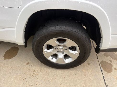 Used 2025 RAM 1500 Big Horn AWD/4WD image 48