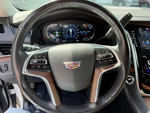 Used 2018 Cadillac Escalade ESV Luxury RWD image 14