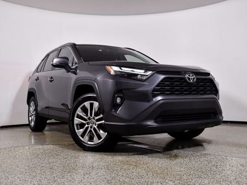 Used 2022 Toyota RAV4 XLE Premium w/ Carpet Mat Package (TMS) AWD/4WD image 11