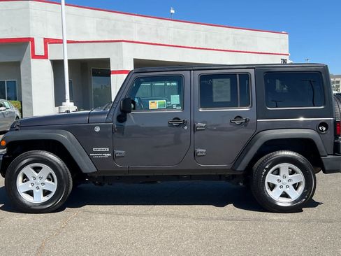 Used 2018 Jeep Wrangler Unlimited Sport S AWD/4WD image 9