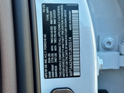 Certified 2026 Porsche Macan AWD/4WD image 35