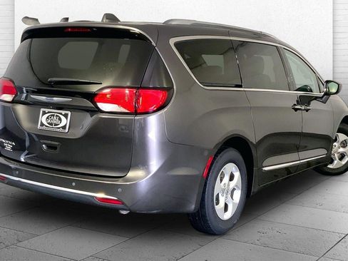 Used 2017 Chrysler Pacifica Touring-L Plus FWD image 13