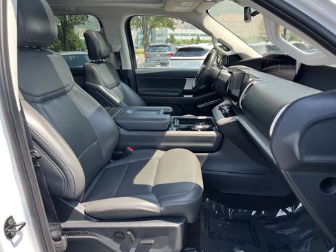 Used 2025 Ford Expedition Active AWD/4WD image 17
