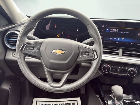 Used 2024 Chevrolet Trax LT FWD image 19