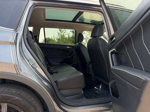 Used 2024 Volkswagen Tiguan SE w/ Panoramic Sunroof Package AWD/4WD image 17