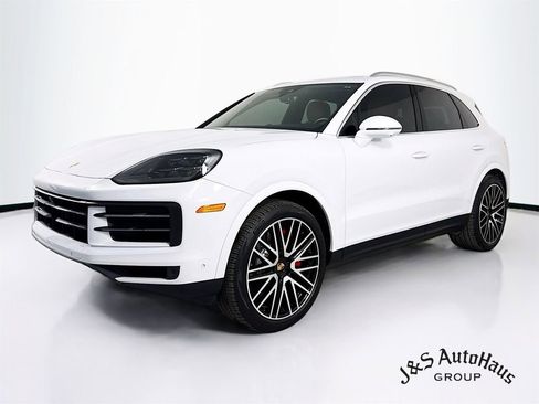 Used 2024 Porsche Cayenne S w/ Premium Package Plus image 3