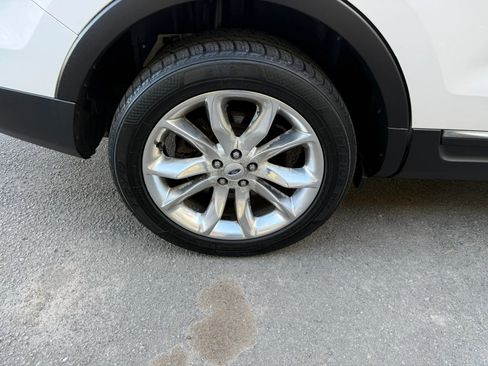 Used 2014 Ford Explorer Limited w/ Equipment Group 302A AWD/4WD image 7