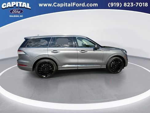 Used 2022 Lincoln Aviator Reserve w/ Equipment Group 201A AWD/4WD image 9
