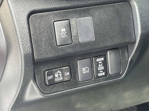 Used 2022 Toyota Tacoma TRD Sport w/ TRD Premium Sport Package AWD/4WD image 27