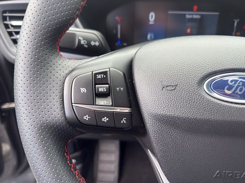 Used 2025 Ford Escape ST-Line AWD/4WD image 17