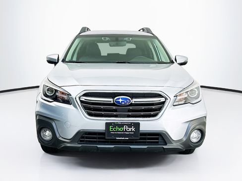 Used 2018 Subaru Outback 2.5i Limited AWD/4WD image 2
