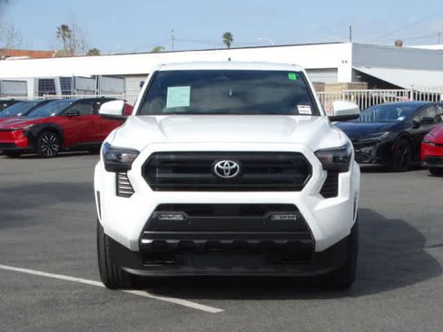 Used 2025 Toyota Tacoma SR5 image 3