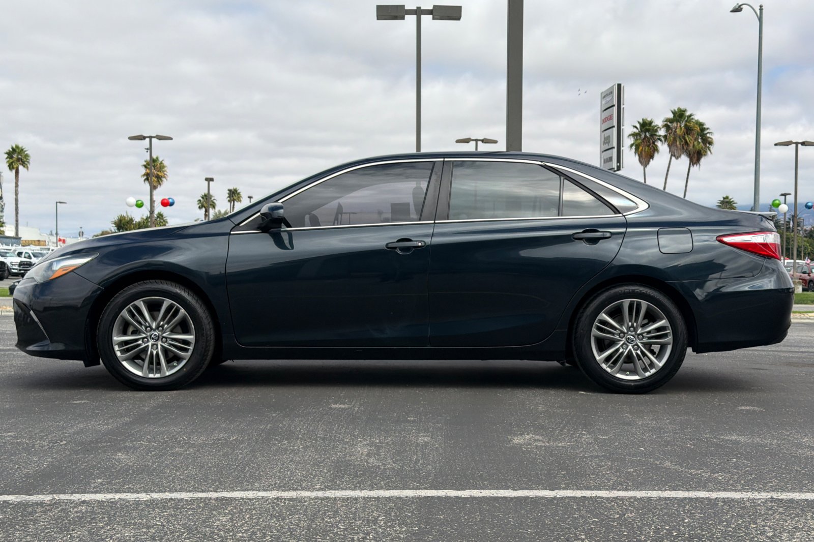 Used 2016 Toyota Camry SE FWD image 7