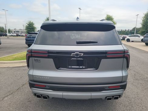 Used 2025 Chevrolet Traverse LT w/ Driver Confidence Package FWD image 4