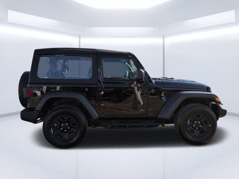 Used 2025 Jeep Wrangler Sport AWD/4WD image 2