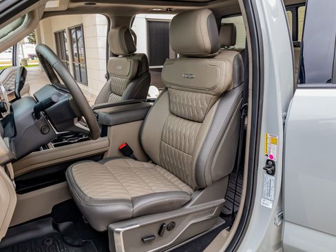 Used 2026 Ford F250 Platinum w/ Platinum Plus Package image 31