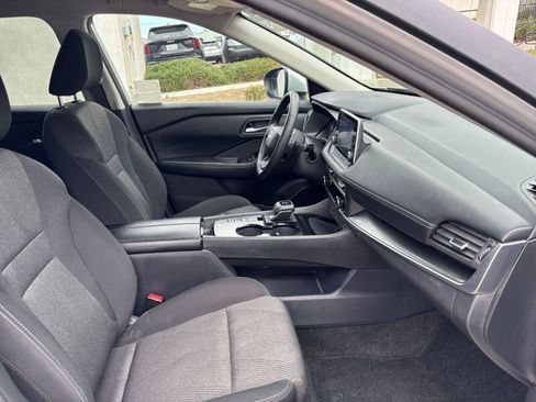 Used 2025 Nissan Rogue SV FWD image 38