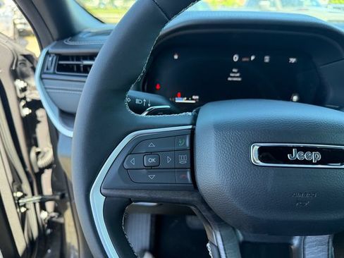 New 2026 Jeep Grand Cherokee L Limited w/ Limited Altitude Package AWD/4WD image 18